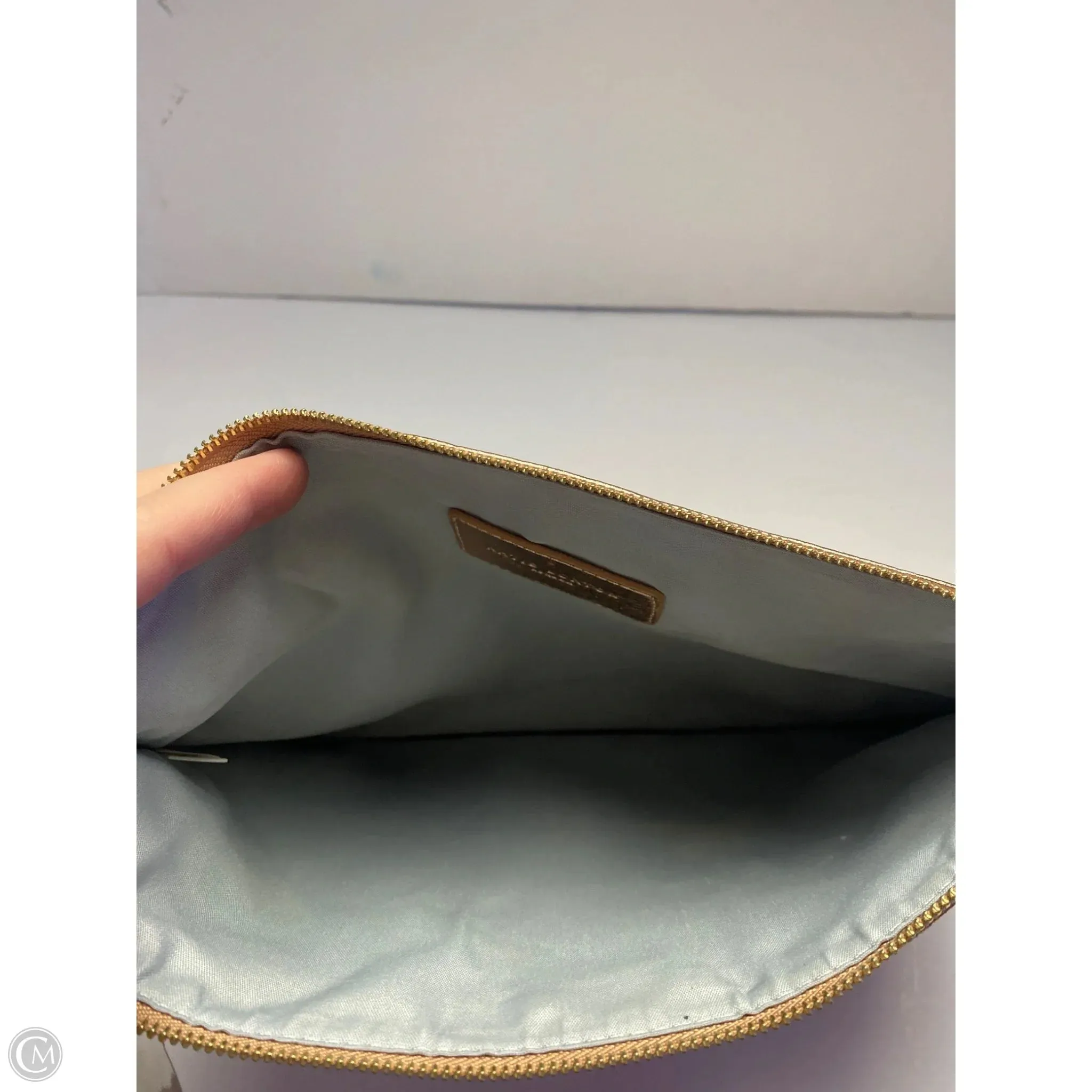 Wristlet By Clothes Mentor, Size: Large